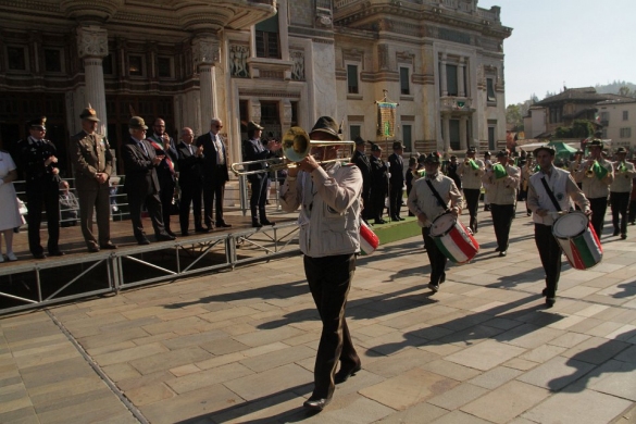 Raduno Alpini a Salsomaggiore Terme: Parata della banda militare
